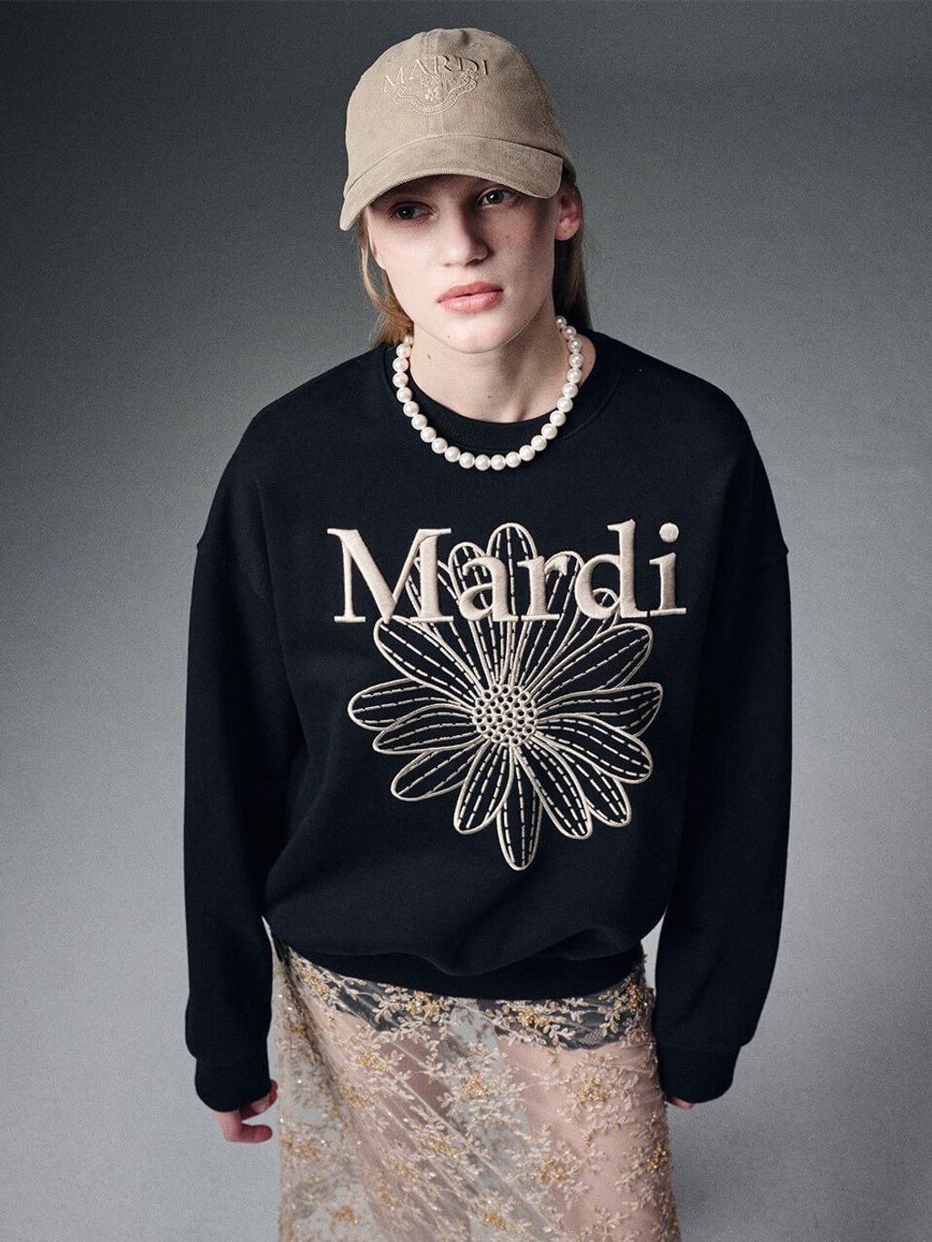 MARDI-MERCREDI-Sweatshirt-Flowermardi-Needlework-black-beige