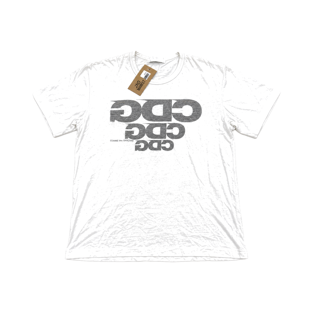 16470876_comme_des_garcons_logo_wht_tee_ai_arranged_1600_catalog