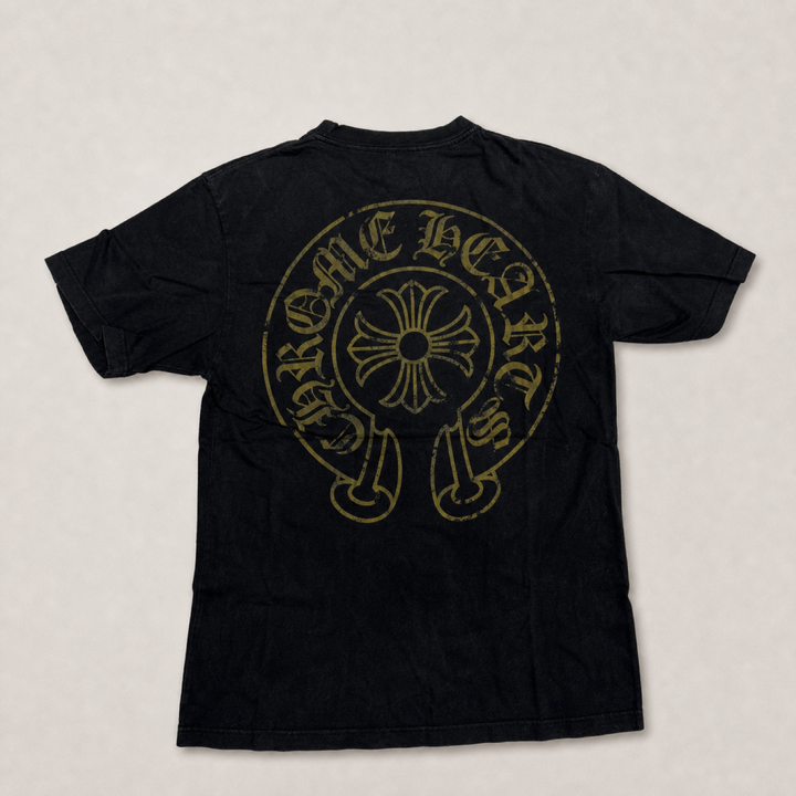 2NDO0612001_chrome_hearts_black_pocket_tshirt_back_light_gray_1500