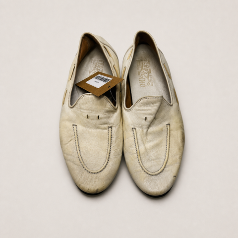 002_16594482_ferragamo_white_leather_shoe_ai_lightbg