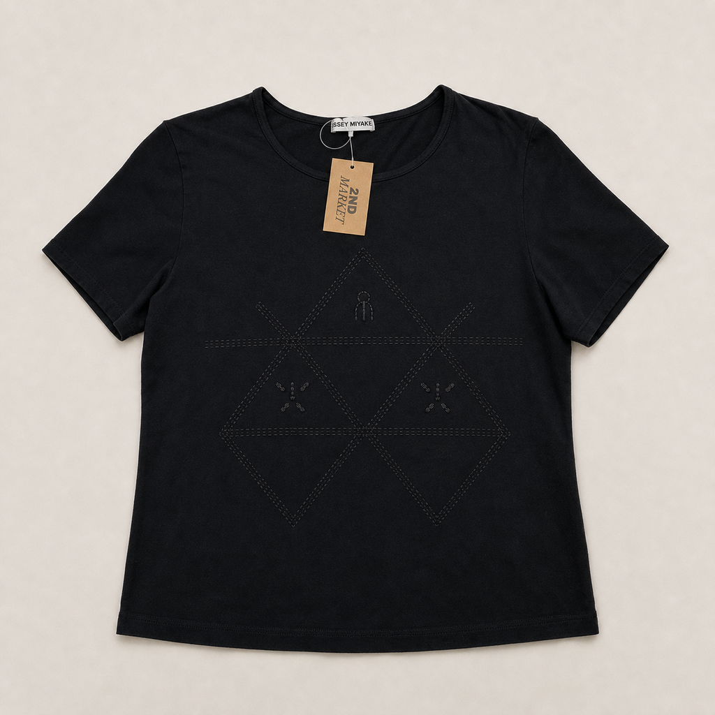 031_16595942_90_s_issey_miyake_geometric_black_top_ai_lightbg