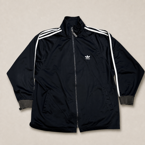 011_16664958_adidas_tracktop_ai_lightbg