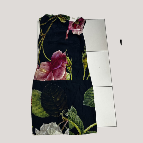 028_16673765_vivienne_westwood_anglomania_flowers_dress_ai_lightbg
