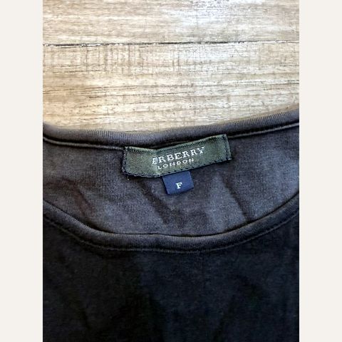 01_2NDB0708001_burberry_london_black_check_stripe_short_sleeve_top_f_label_clean