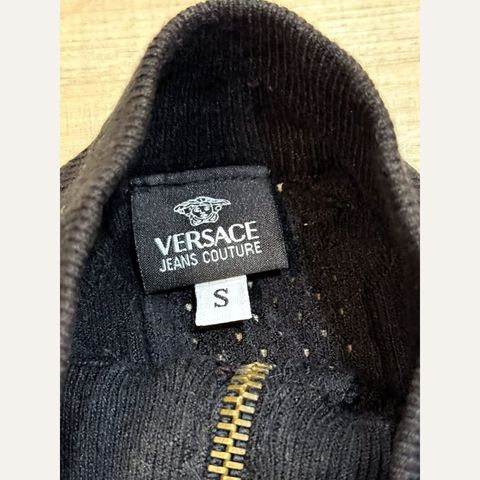 02_2NDB0708002_versace_jeans_couture_black_zip_knit_jacket_s_label_clean