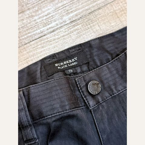 03_2NDB0708003_burberry_black_label_black_cargo_pants_76_label_clean
