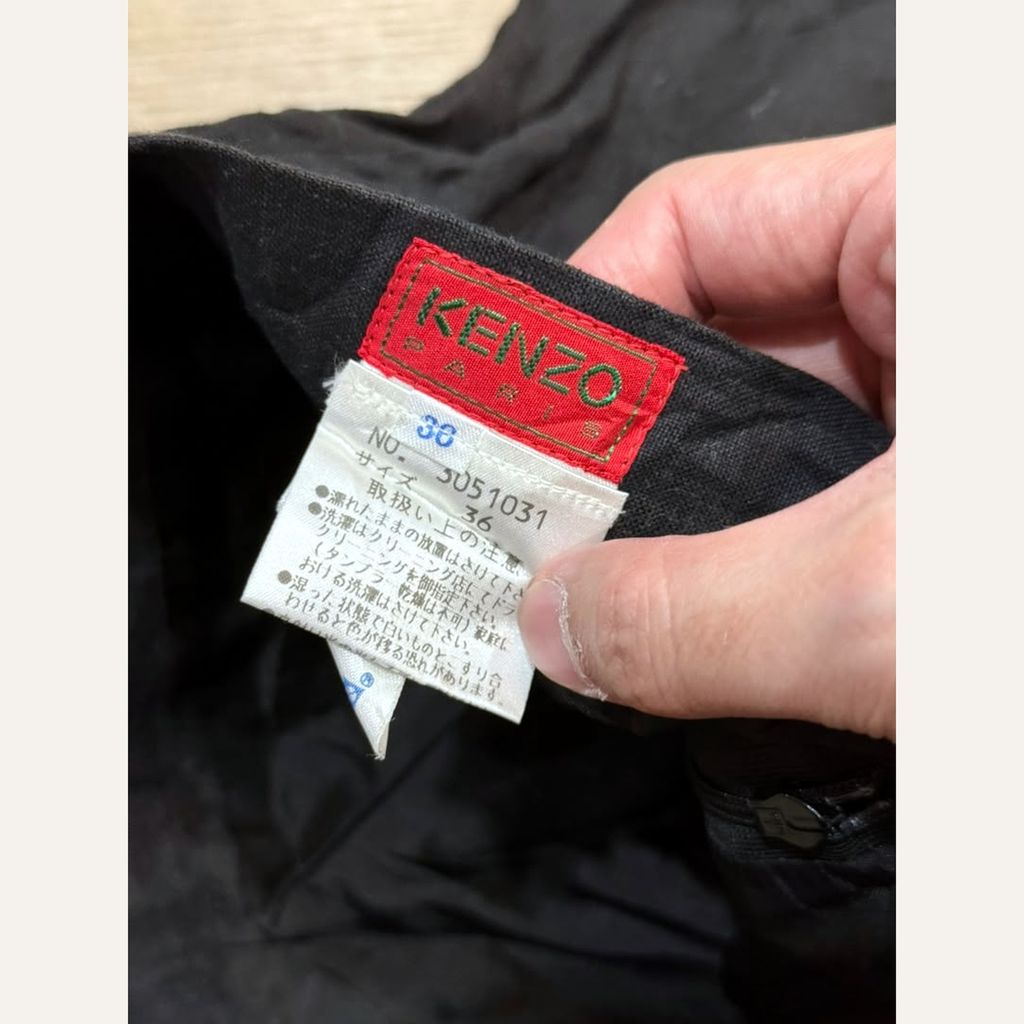 10_2NDB0708010_kenzo_black_bermuda_shorts_36_label_clean