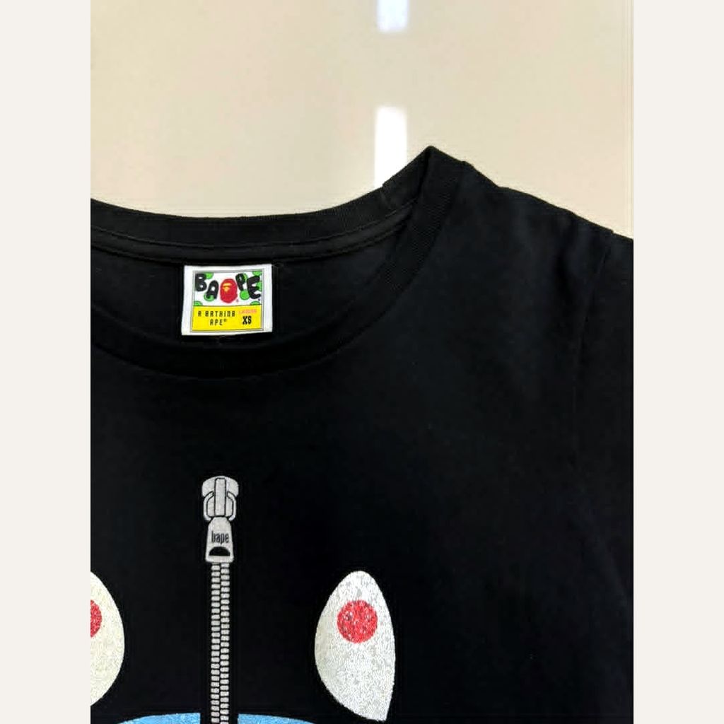 18_2NDS0708001_a_bathing_ape_bape_black_shark_print_t_shirt_xs_label_clean