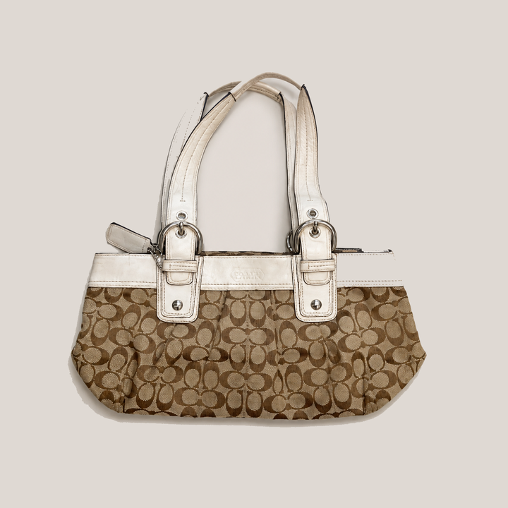 02_2NDSAB0711002_coach_beige_signature_shoulder_bag_main_ai_exact_bg