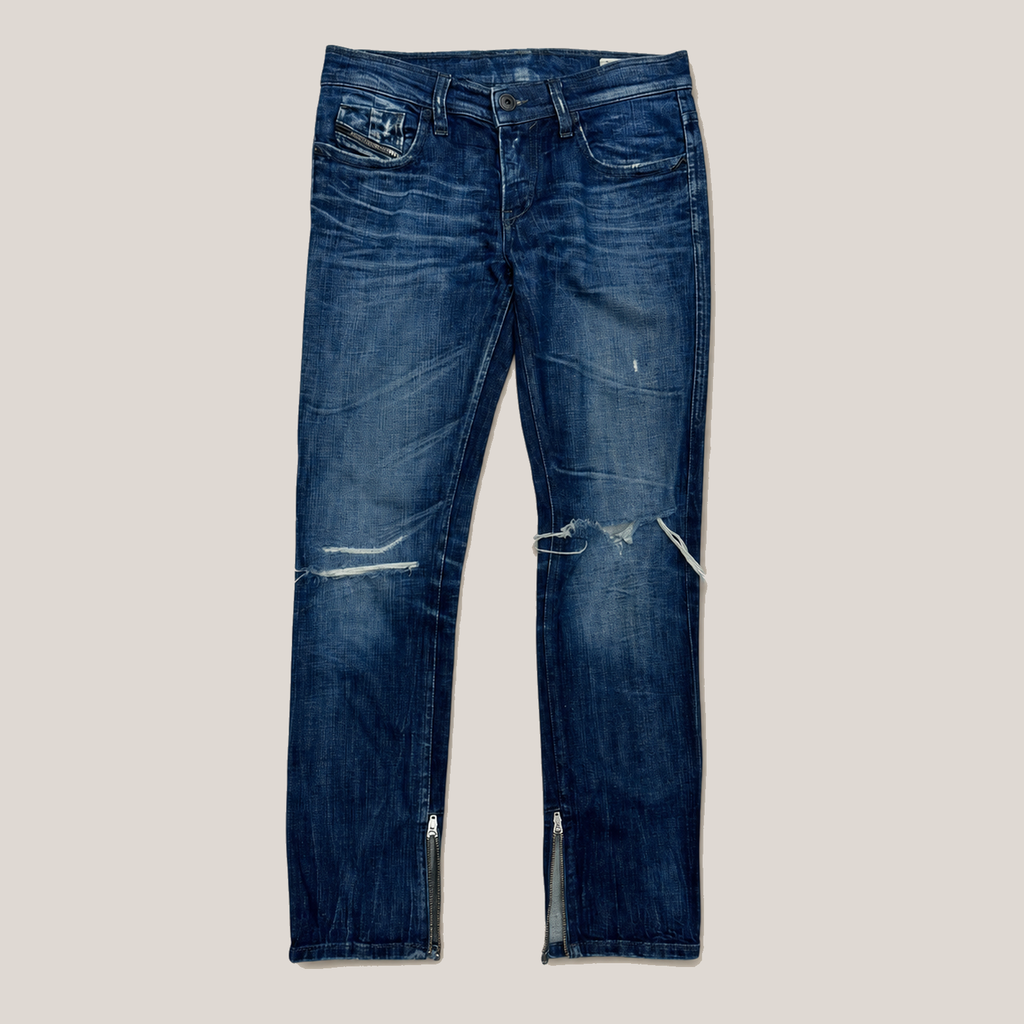 12_2NDO0711007_diesel_blue_distressed_jeans_25_final_qc_v3