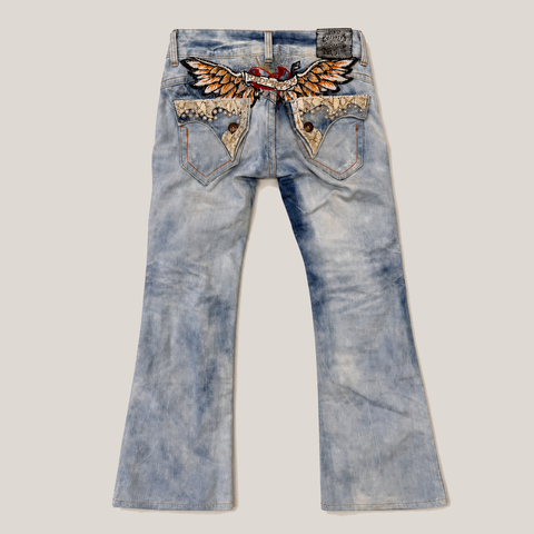 07_2NDO0712007_red_pepper_wing_embroidered_light_wash_flare_jeans_main_ai_exact_bg