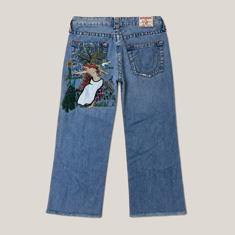 13_2NDO0714008_true_religion_light_wash_embroidered_jeans_28_main_bgfixed