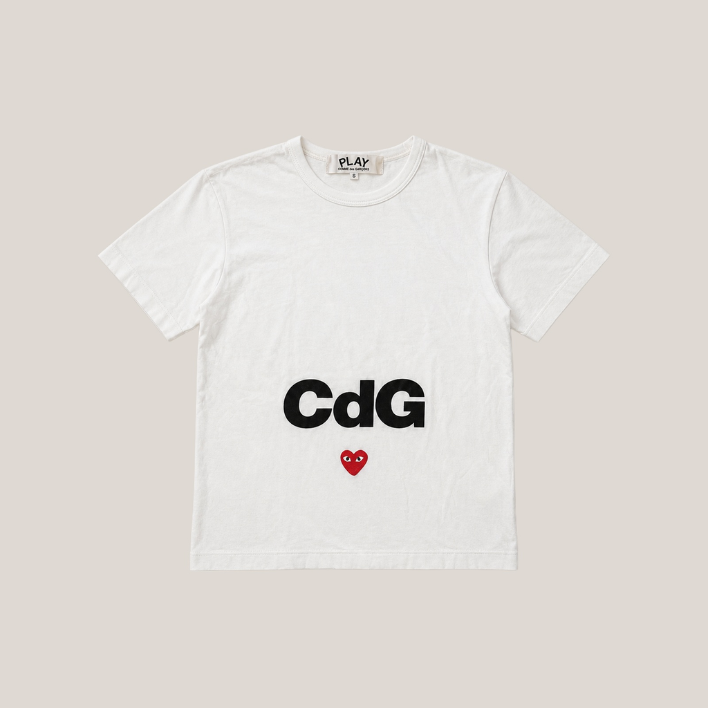 32_HUSNI0721013_play_comme_des_garcons_cdg_logo_white_t_shirt_main_warm_greige
