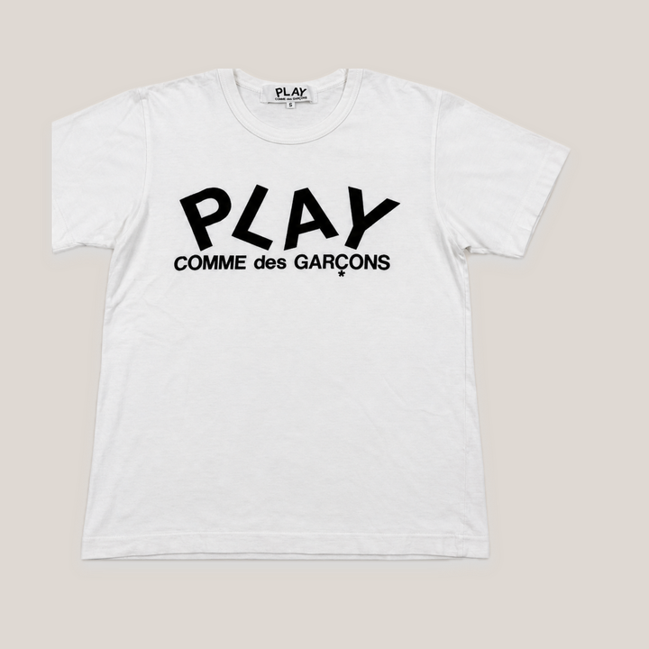 032_HUSNI0722049_comme_des_garcons_play_white_spellout_t_shirt_catalog_final