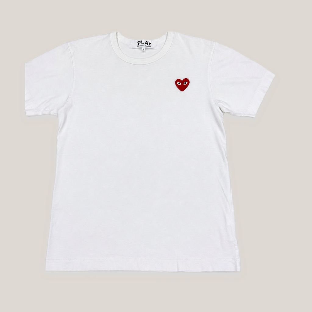 033_HUSNI0722050_comme_des_garcons_play_white_t_shirt_with_red_heart_logo_catalog_final