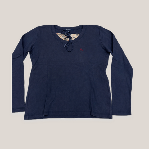 066_HUSNI0722083_burberry_washed_grey_laced_long_sleeve_t_shirt_with_nova_check_collar_catalog_final