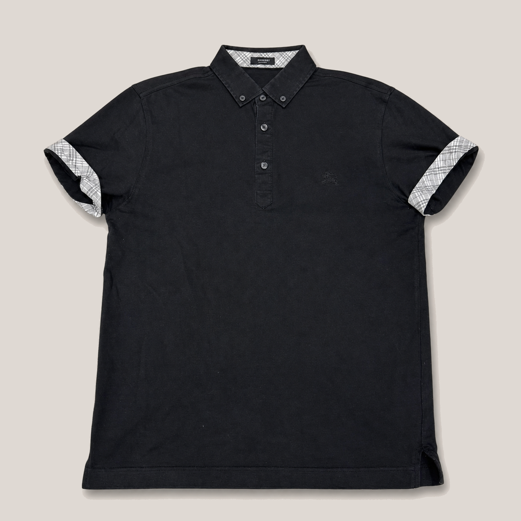 014_HUSNI0722031_burberry_black_polo_shirt_with_nova_check_sleeve_catalog_final_qc_redo_20260724