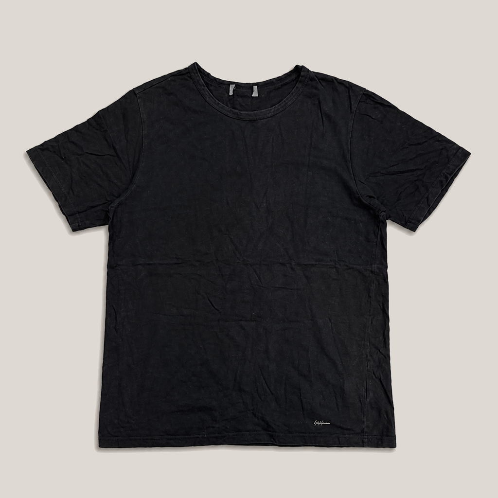 023_2NDO0809023_yohji_yamamoto_black_signature_hem_t_shirt_catalog_final