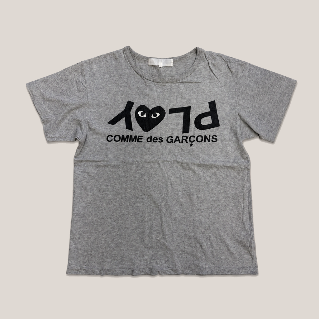 022_2NDO0809022_comme_des_garcons_play_grey_mirrored_logo_t_shirt_catalog_final