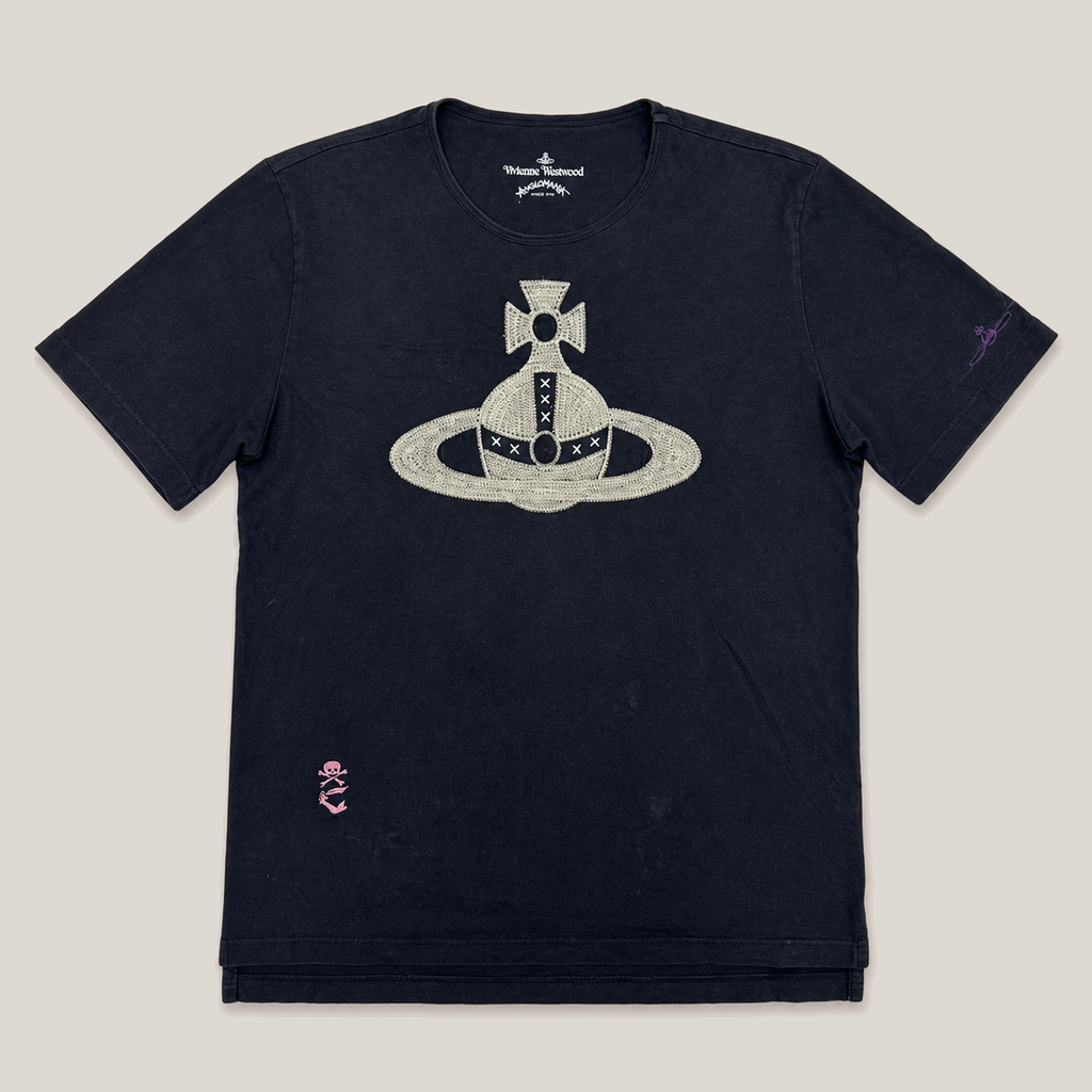 029_2NDS0814005_vivienne_westwood_anglomania_black_orb_cross_embroidered_t_shirt_catalog_final
