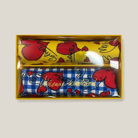 030_2NDS0814006_vivienne_westwood_accessories_love_heart_pouch_handkerchief_gift_set_catalog_final