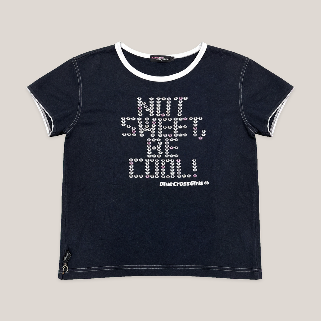 018_2NDO0831015_blue_cross_spicy_label_black_white_not_sweet_me_cool_graphic_t_shirt_l_catalog_final