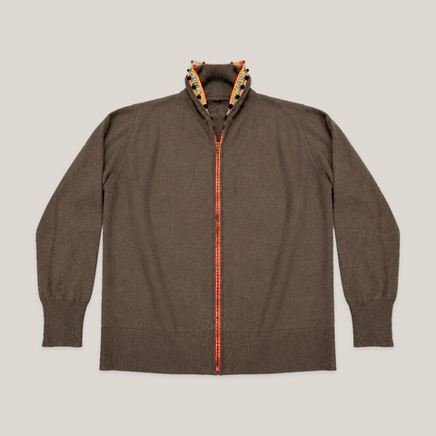 001_2NDO0902001_sunao_kuwahara_brown_embroidered_trim_zip_knit_cardigan_catalog_final