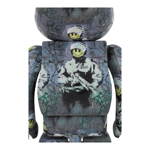 BE@RBRICK RIOT COP 1000％.1-Photoroom