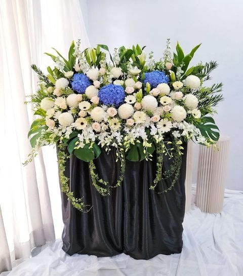 Premium Condolence Flower Stand 097