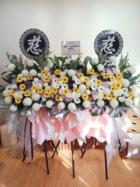 Soothing Elegance Funeral Stand