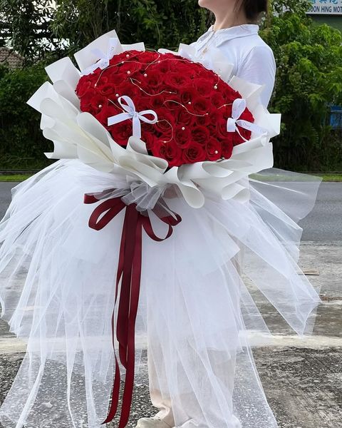 99 Roses Bouquet 08