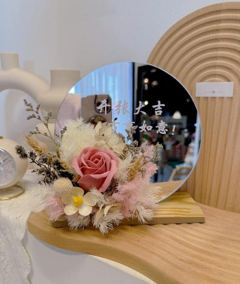 Mirror opening flower