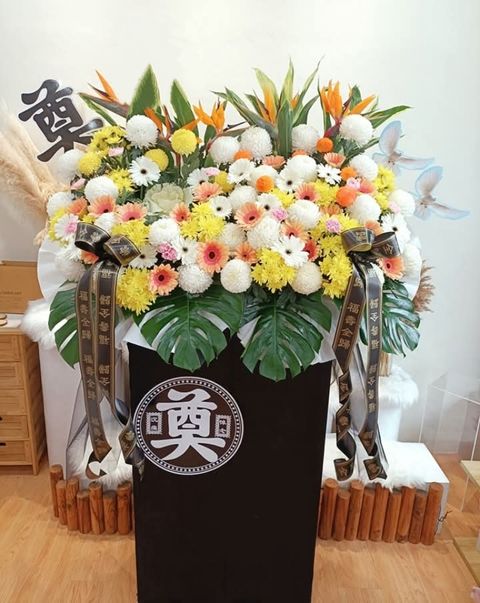 Premium Condolence Flower Stand 077