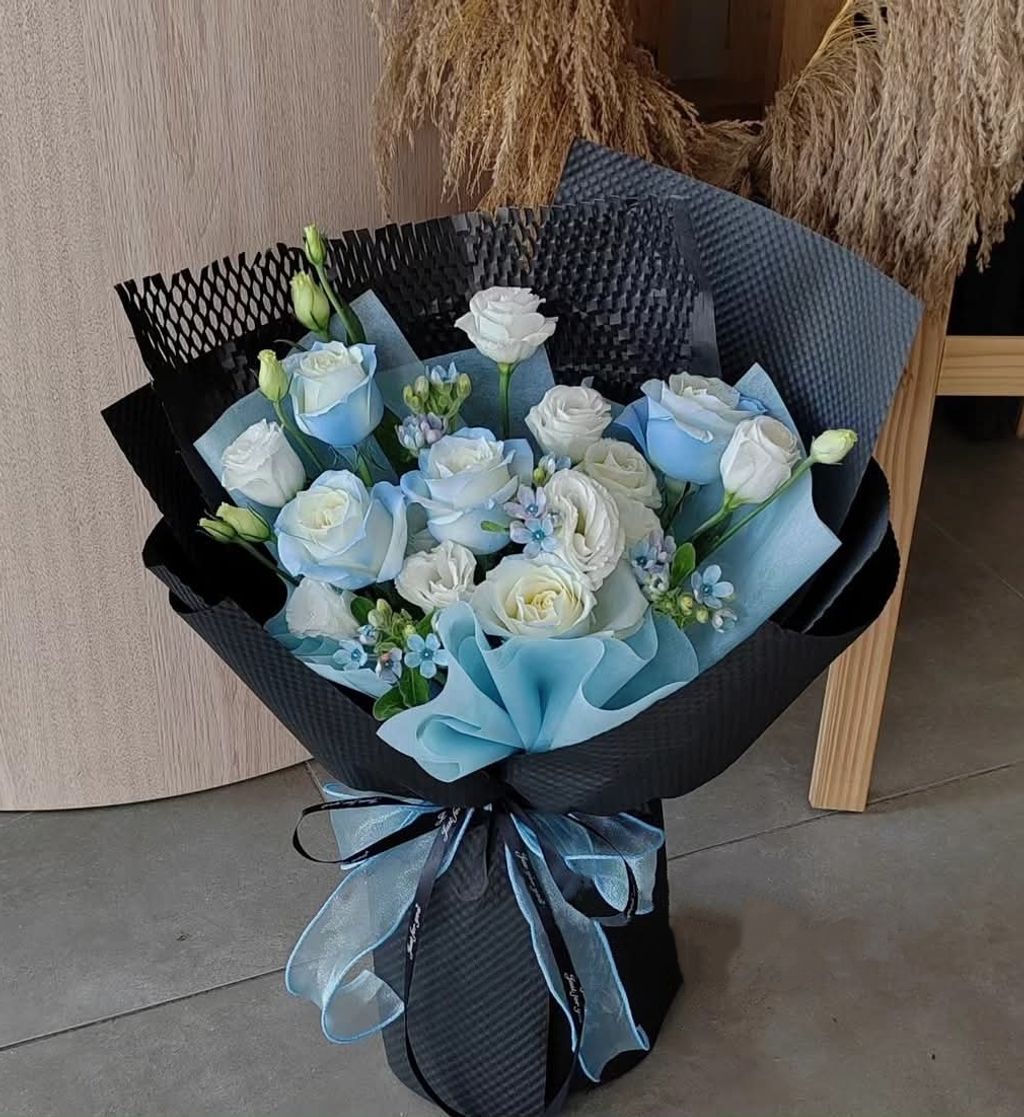 Ice Blue Roses Bouquet