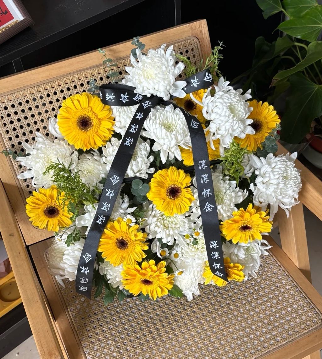 Condolence Table Flowers Arrangements