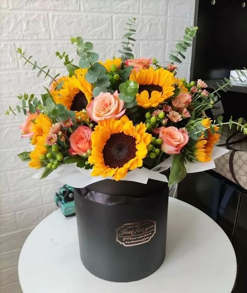 Sunflower Arrangement 01