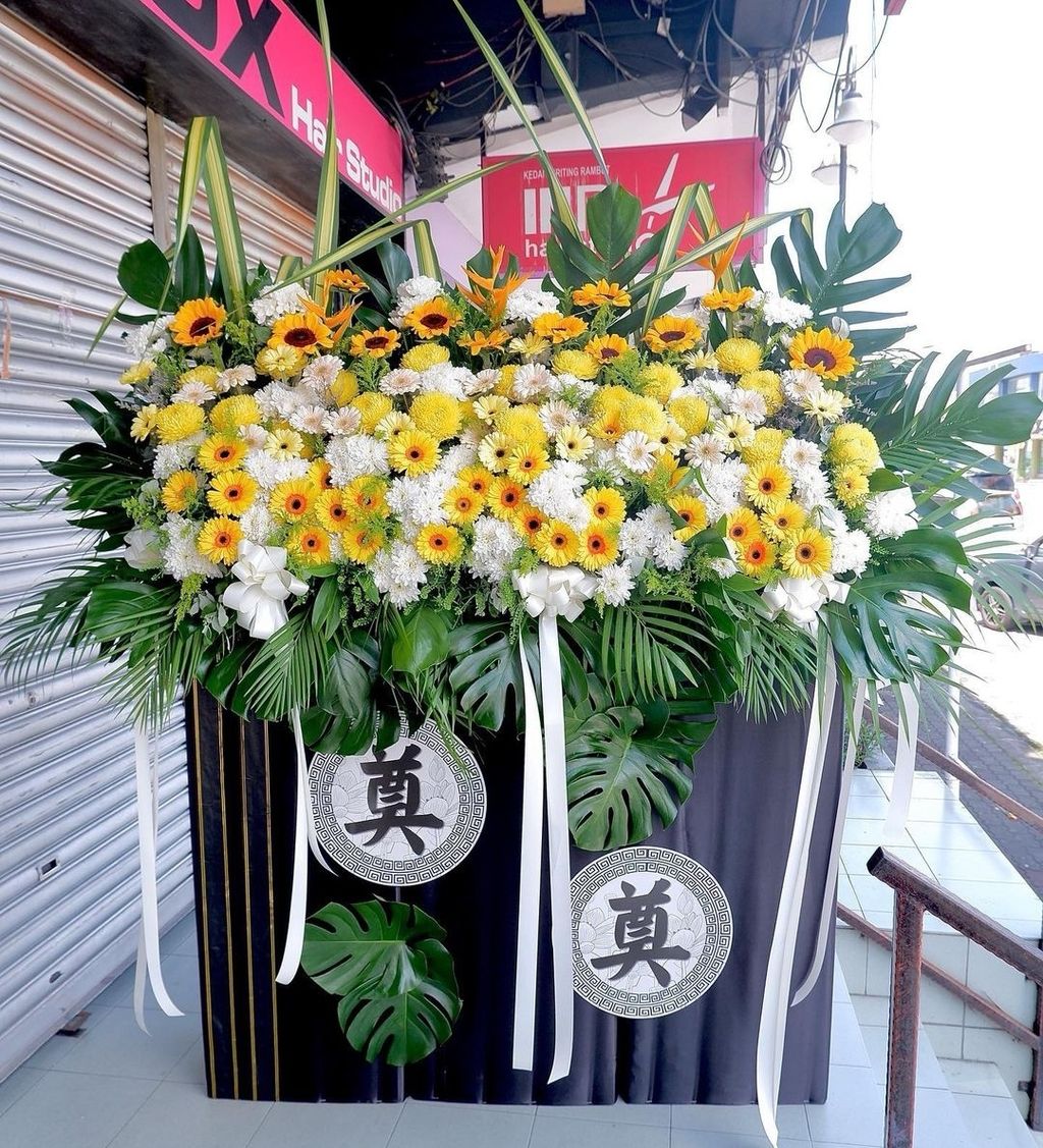 Premium Condolence Flower Stand 13