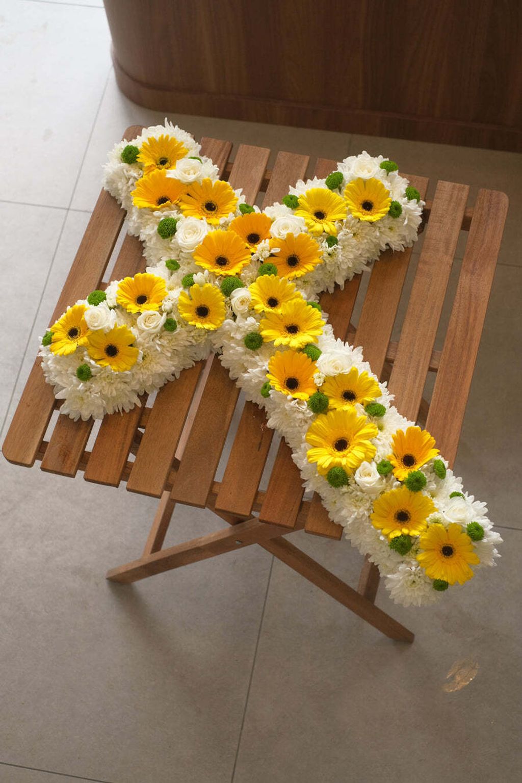 Condolence Cross Stand 02