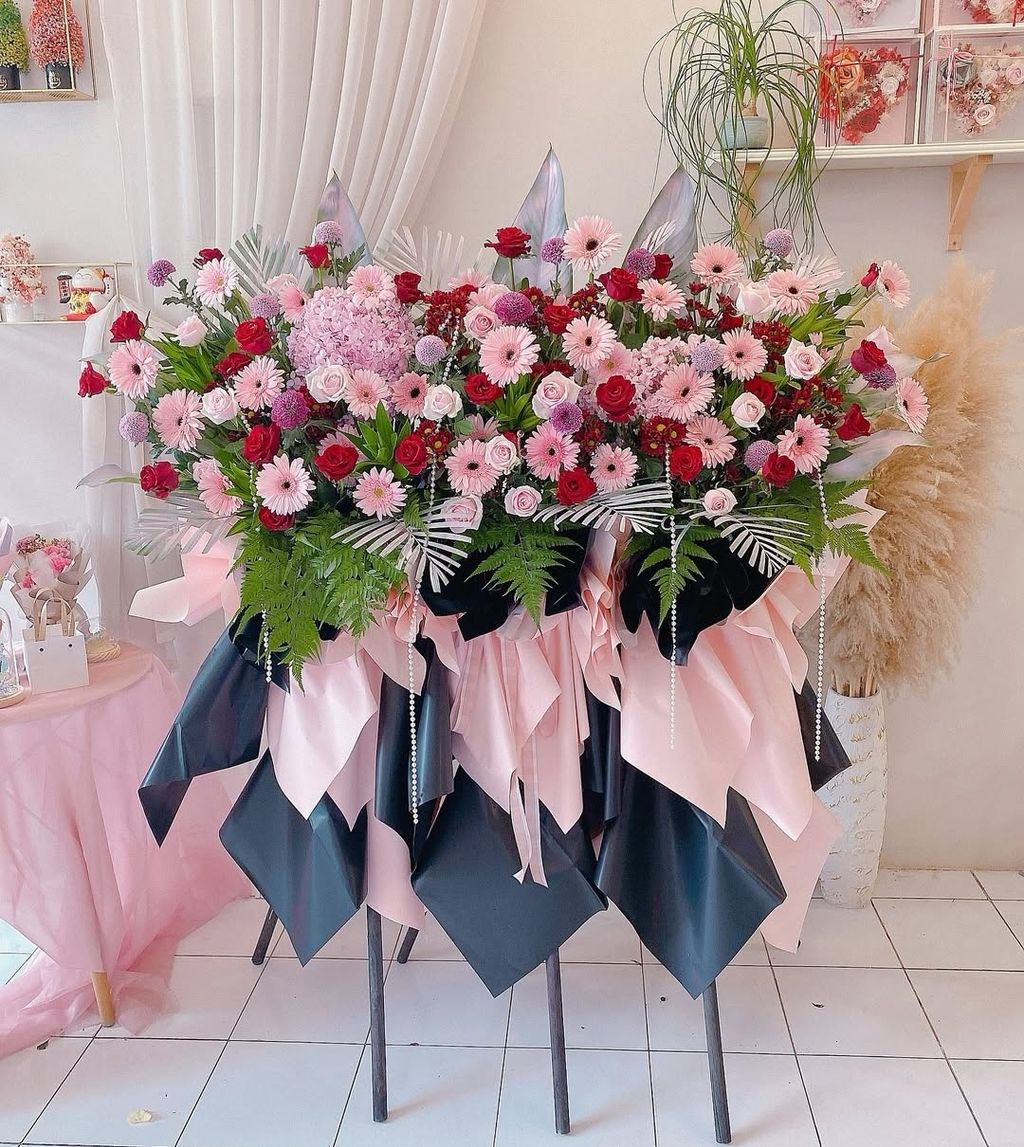 Good Beginning Opening Flower Stand