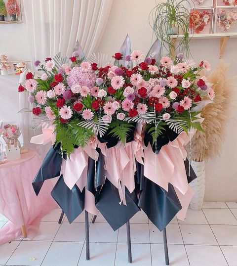 Good Beginning Opening Flower Stand