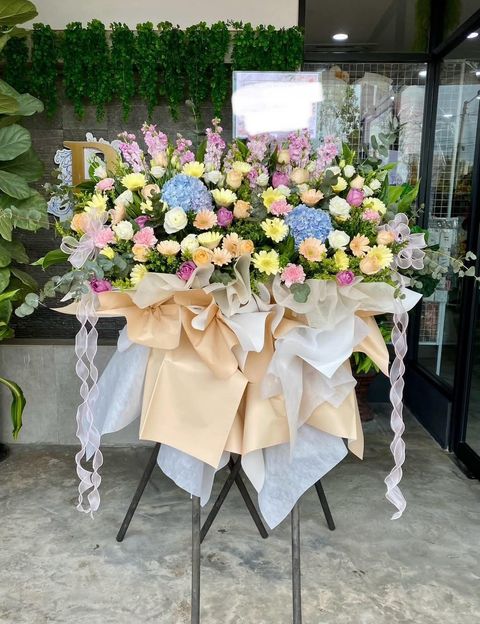 Opening Flower Stand 52