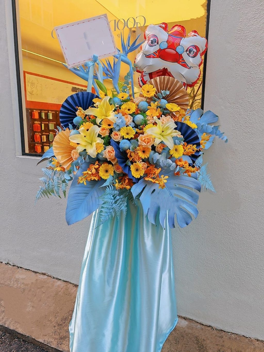 Flowerful Opening Flower Stand