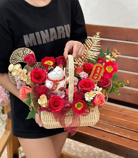 Lucky Cat Opening Flower Basket 01