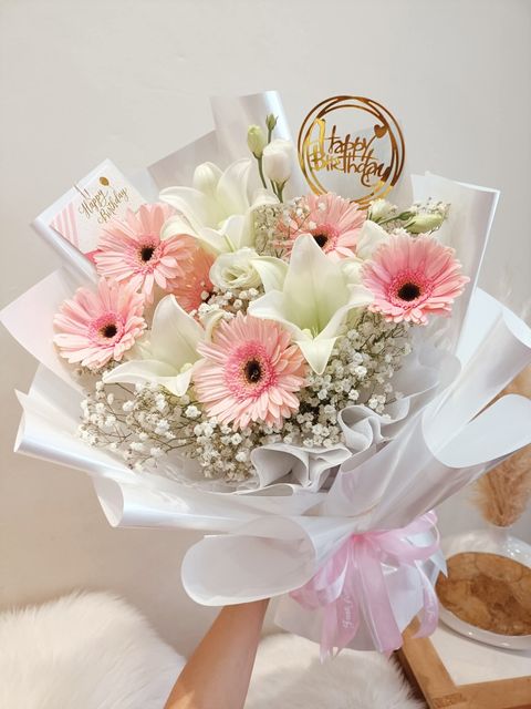 White Lilies Mix Daisy Bouquet
