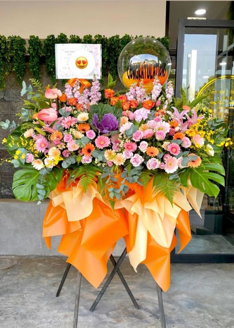 Golden Opening Stand