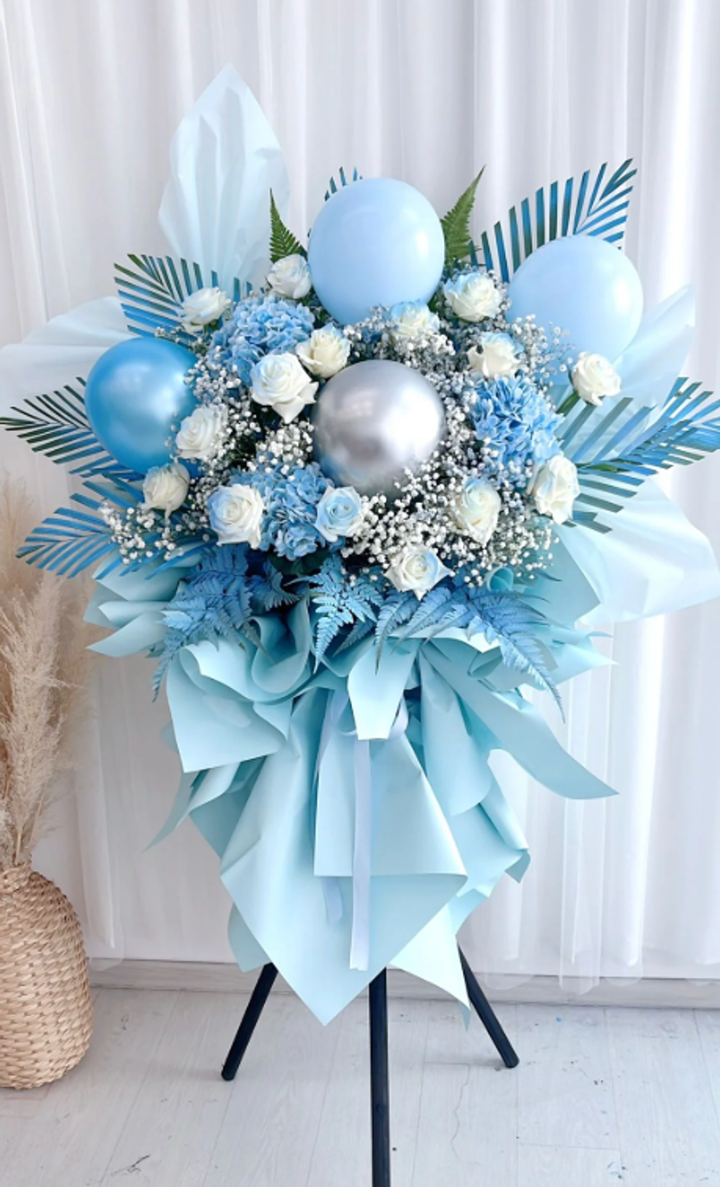 Blue Balloon Opening Flower Stand