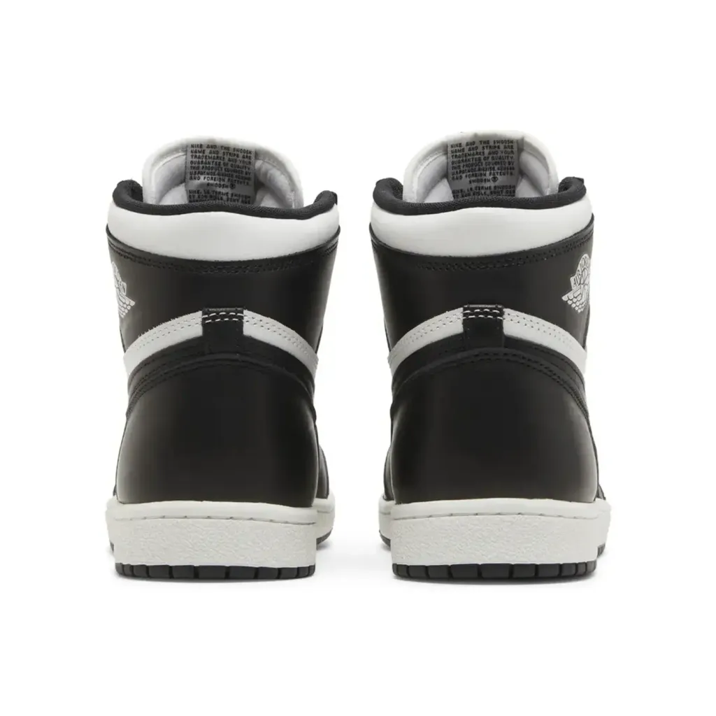 Jordan1RetroHigh_85BlackWhite-3