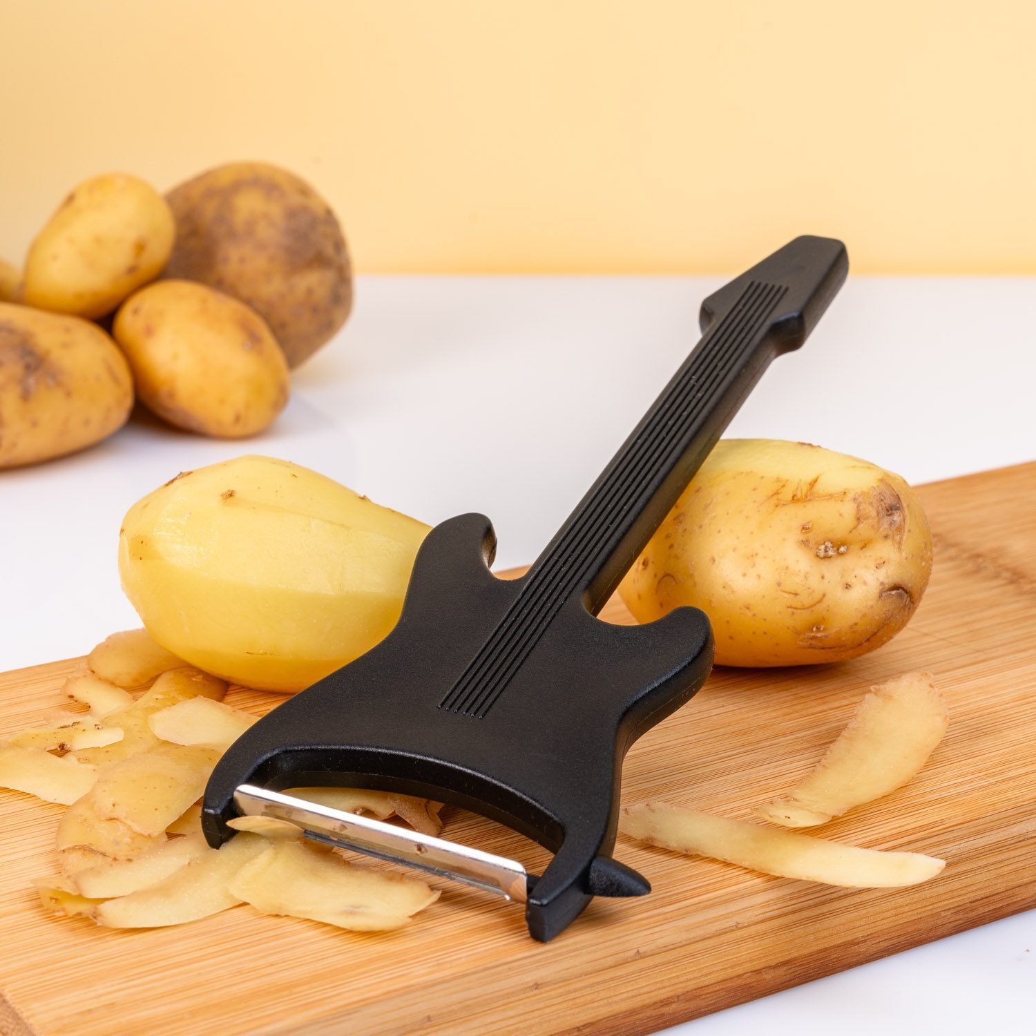 699630-Guitar-Vegtetable-Peeler-2