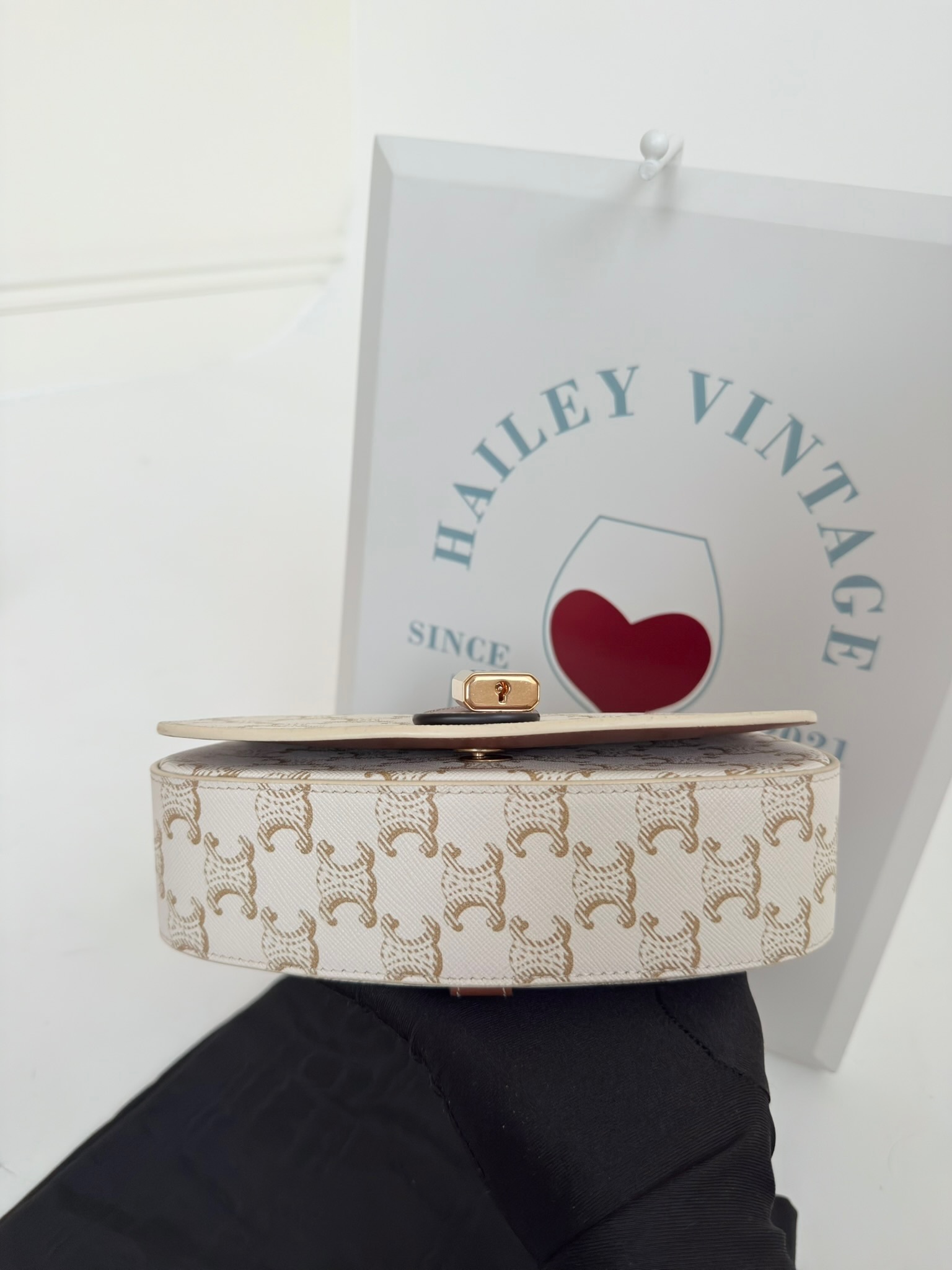 image_A8BAC7B7-0EF4-4B5B-8C20-F6B268D4566C_1763568532