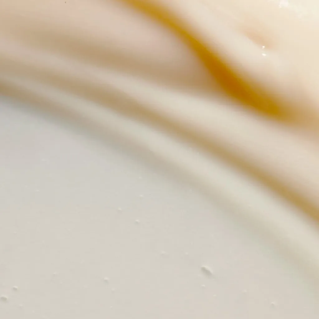 tt_scalpcare_antithinningconditioner_smear_02
